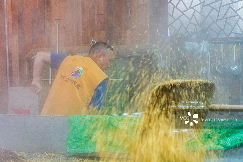 湖北利川团堡四方洞村天然溶洞藏酒图片素材