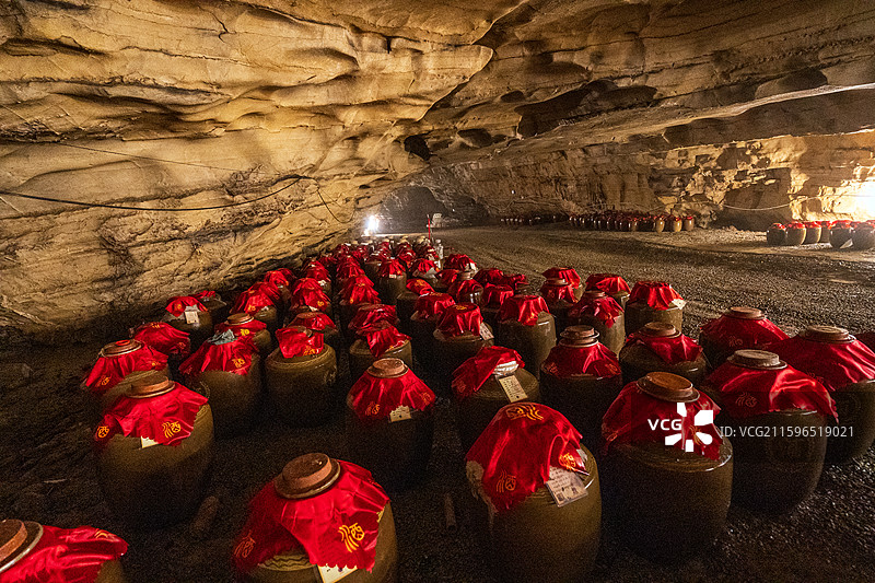 湖北利川团堡四方洞村天然溶洞藏酒图片素材