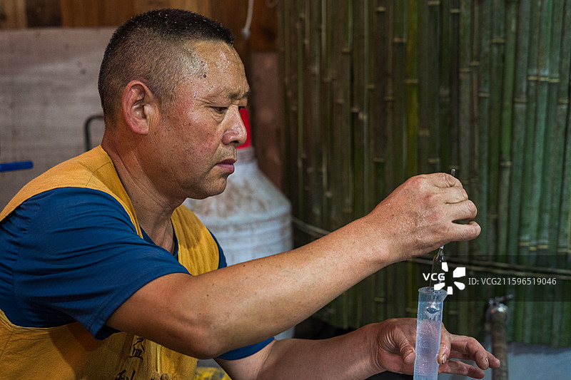 湖北利川团堡四方洞村天然溶洞藏酒图片素材