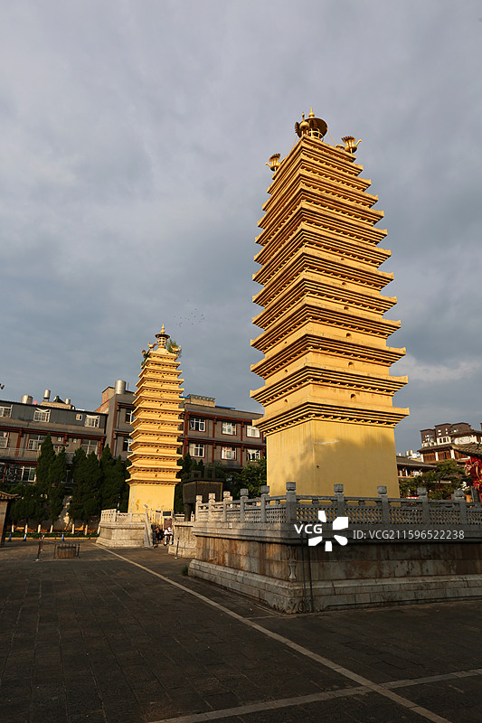 云南省昆明市官渡古镇妙湛寺双塔图片素材