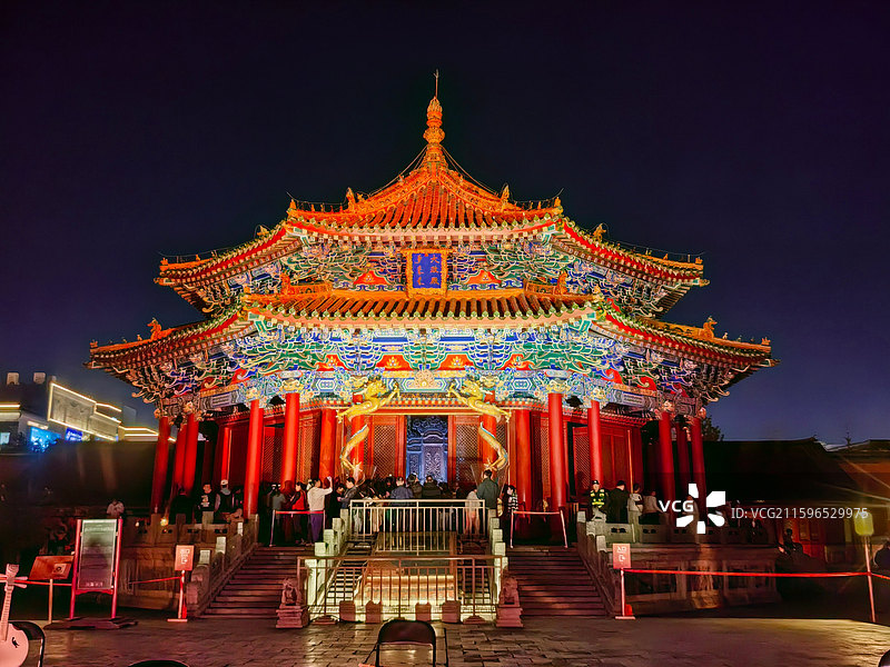 沈阳故宫博物院举办中秋夜活动，为游客民乐演出。将持续到10月8日。图片素材