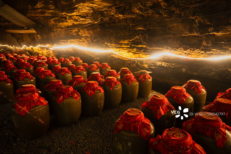 湖北利川四方洞藏酒洞内实景图片素材