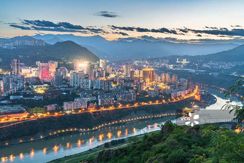 从马兰山公园俯瞰攀枝花城市夜景图片素材