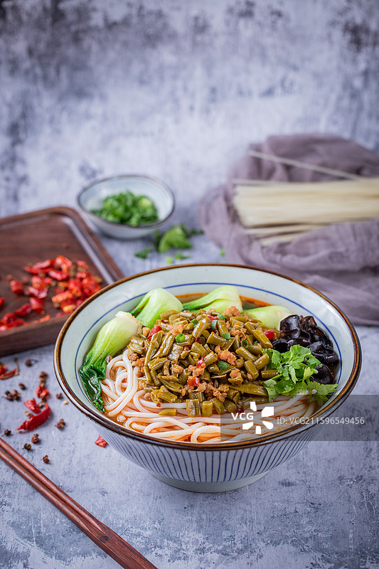酸豆角肉末粉图片素材