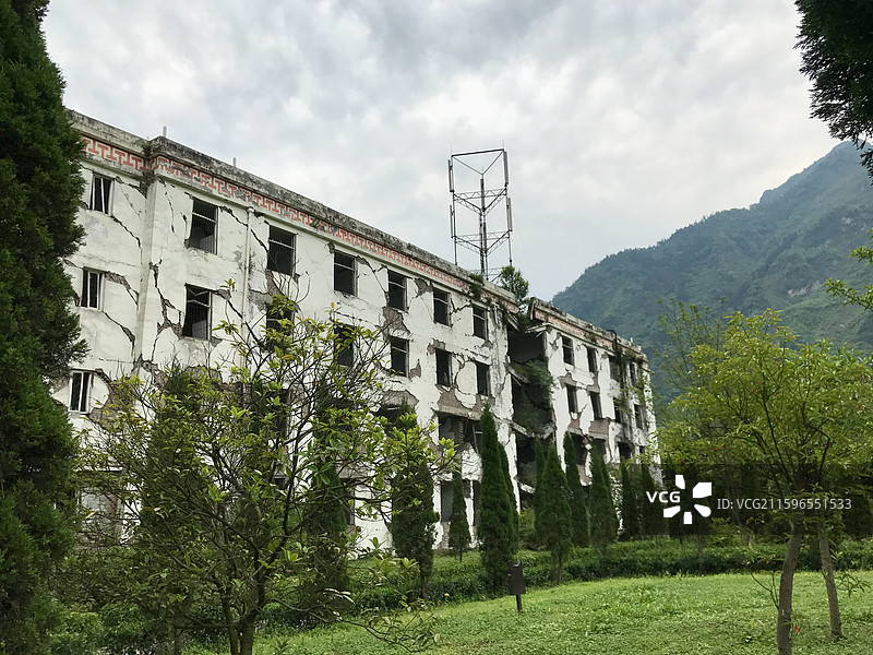 四川省阿坝州汶川特别旅游区四川汶川特大地震漩口中学遗址教学楼图片素材