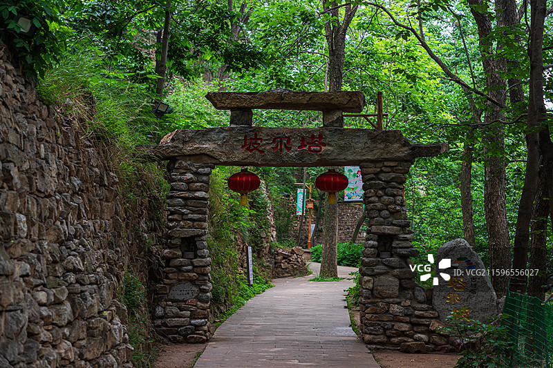 山西临汾 云丘山 塔尔坡：千年古村，自然生态，绿树成荫图片素材