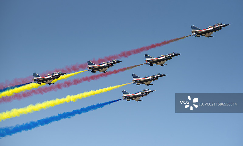 长春航展八一飞行表演队表演图片素材