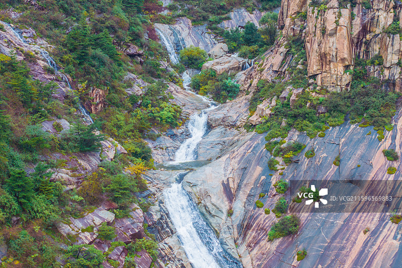 仙境般的山川瀑布景观图片素材
