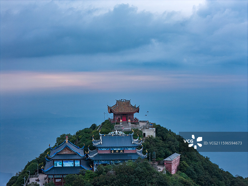 华蓥山宝鼎光明寺日落航拍图片素材