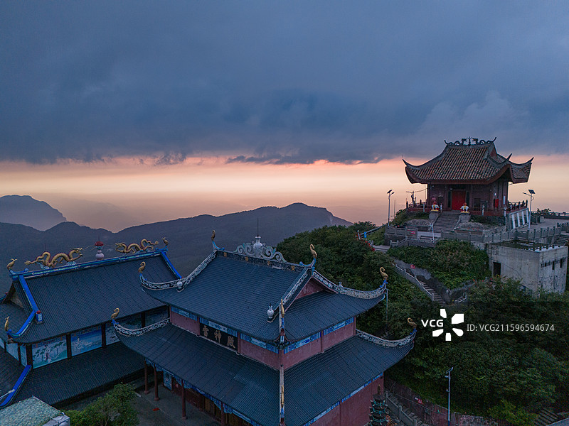 华蓥山宝鼎光明寺日落航拍图片素材