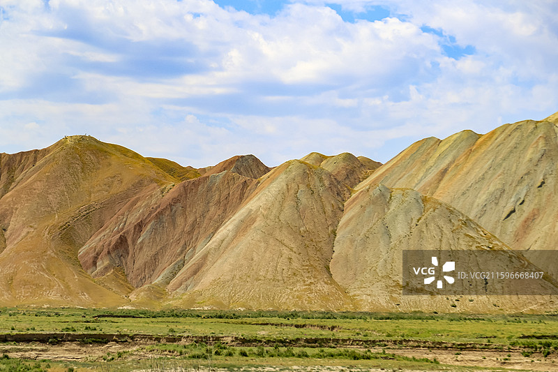 新疆昌吉S101省道百里丹霞地貌风光图片素材