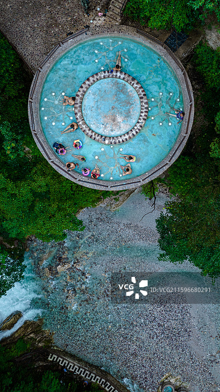 航拍四川凉山州螺髻九十九里温泉瀑布图片素材