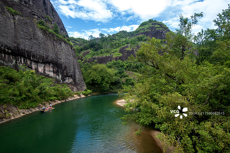 俯拍福建南平九曲溪竹筏漂流周边风景图片素材