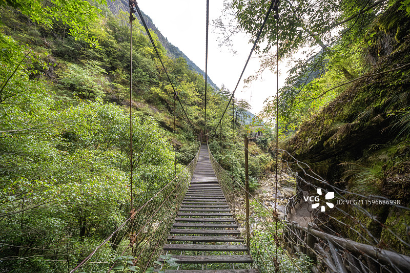 江西省上饶市婺源县大鄣山卧龙谷金庸武侠山谷山林山里峡谷自然风光图片素材