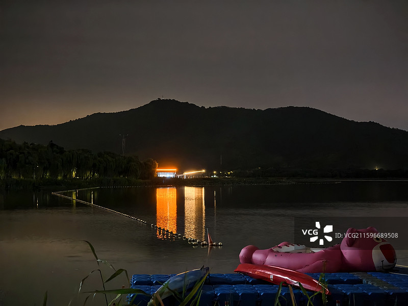 江阴敔山湾夜景，湖景图片素材
