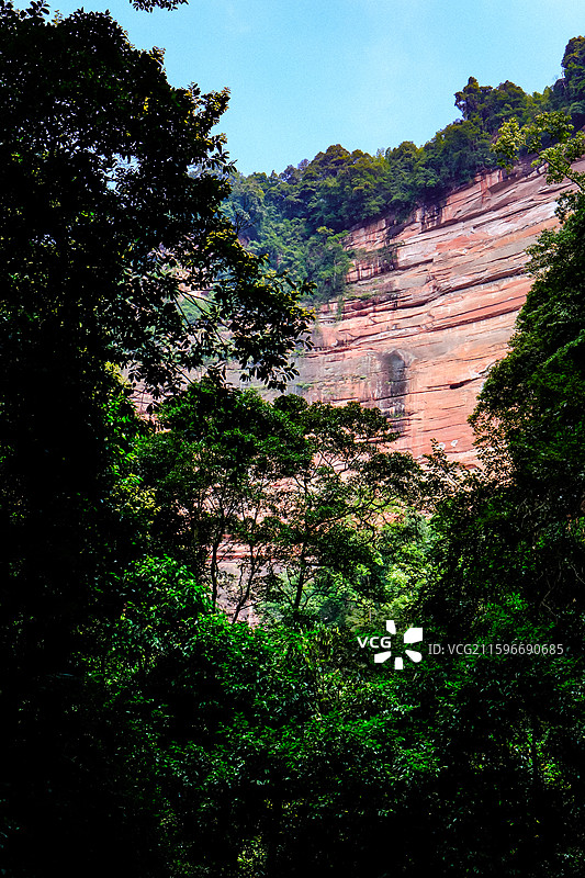 中国贵州赤水丹霞旅游区，赤水丹霞世界遗产核心区佛光岩景区风光，赤水丹霞地貌，赤水丹霞石，红色丹崖图片素材