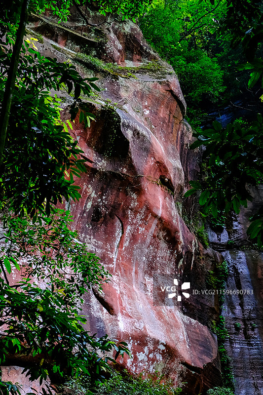 中国贵州赤水丹霞旅游区，赤水丹霞世界遗产核心区佛光岩景区风光，赤水丹霞地貌，赤水丹霞石，红色丹崖图片素材