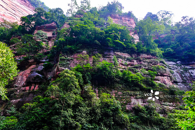 中国贵州赤水丹霞旅游区，赤水丹霞世界遗产核心区佛光岩景区风光，赤水丹霞地貌，赤水丹霞石，红色丹崖图片素材