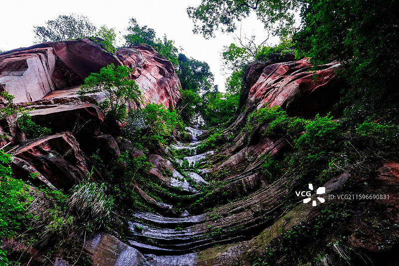 中国贵州赤水丹霞旅游区，赤水丹霞世界遗产核心区佛光岩景区风光，赤水丹霞地貌，赤水丹霞石，红色丹崖图片素材