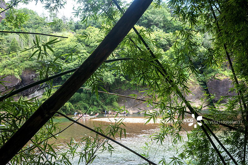 俯拍福建南平九曲溪竹筏漂流周边风景图片素材