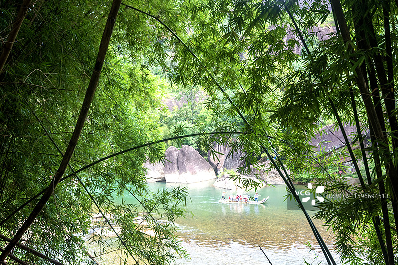 俯拍福建南平九曲溪竹筏漂流周边风景图片素材