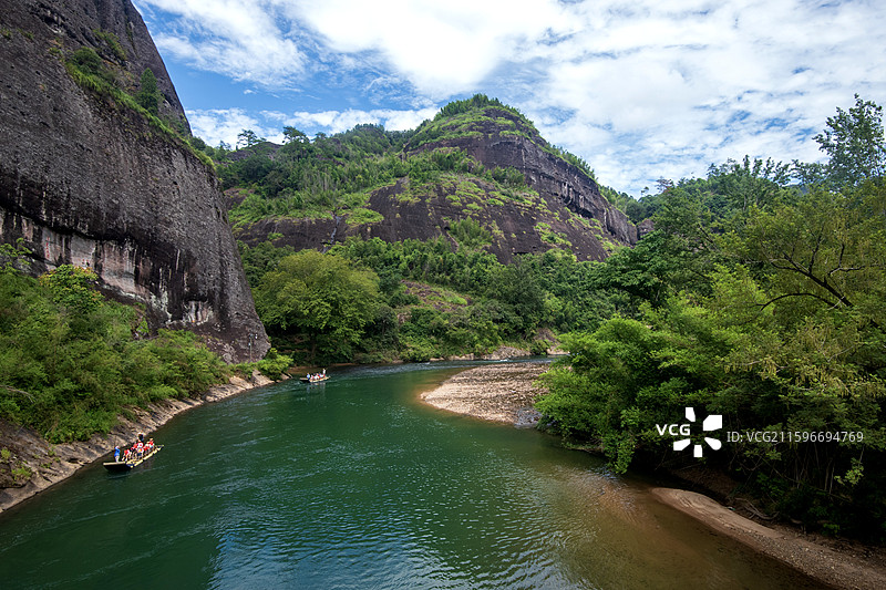 俯拍福建南平九曲溪竹筏漂流周边风景图片素材