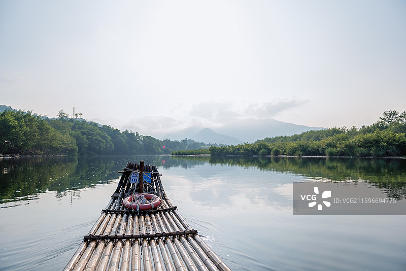 浙江温州永嘉楠溪江狮子岩漂流图片素材