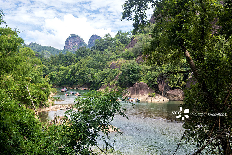 俯拍福建南平九曲溪竹筏漂流周边风景图片素材