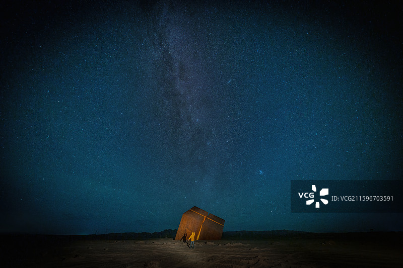 甘肃瓜州雕塑非垂直坐标星空图片素材