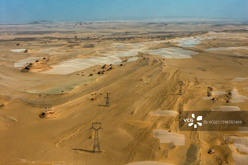 青海格尔木315国道固沙治沙图片素材