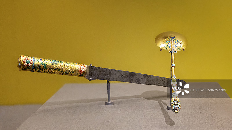 国博-俄宴风华-克里姆林宫博物馆藏餐饮文化精品展-餐勺-餐刀-金-宝石-钢-钻石-17世纪末图片素材