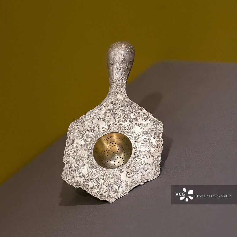 国博-俄宴风华-克里姆林宫博物馆藏餐饮文化精品展-茶滤-银-19世纪图片素材