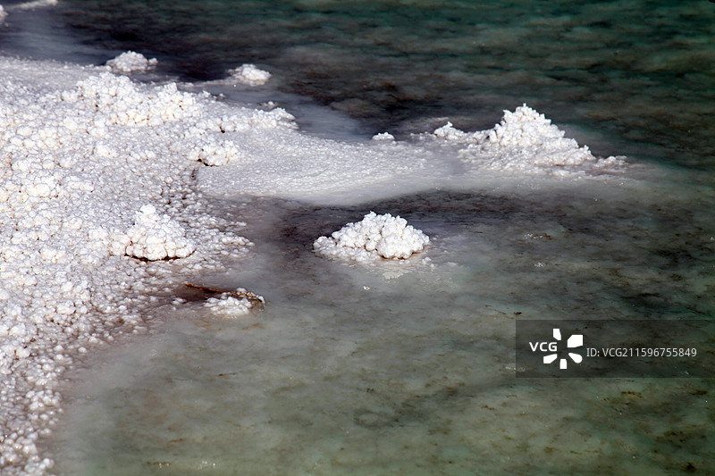 新疆哈密：盐晶绮境，东盐湖的戈壁珠宝图片素材