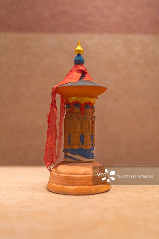 辽代贴金彩绘浮雕七佛柏木舍利塔  内蒙古巴林右旗博物馆藏图片素材