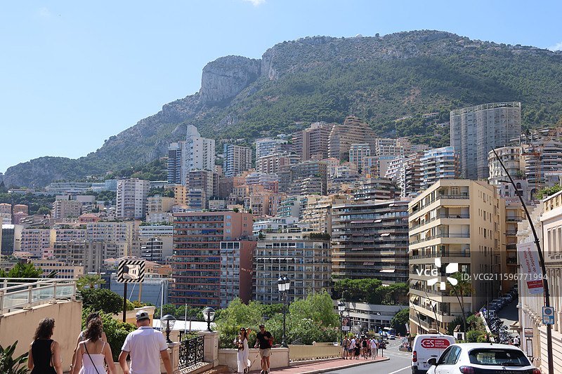 摩纳哥全景：蒙特卡洛赌场、摩纳哥王宫瞰老城，F1 赛道穿街巷，拉沃托海滩映港口，圣尼古拉斯教堂与游艇图片素材