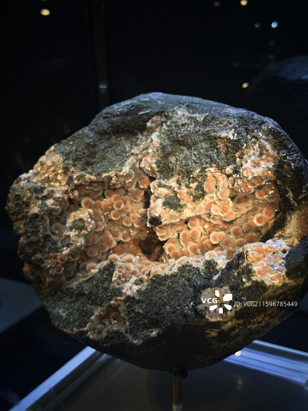 中沸石，钙杆沸石图片素材