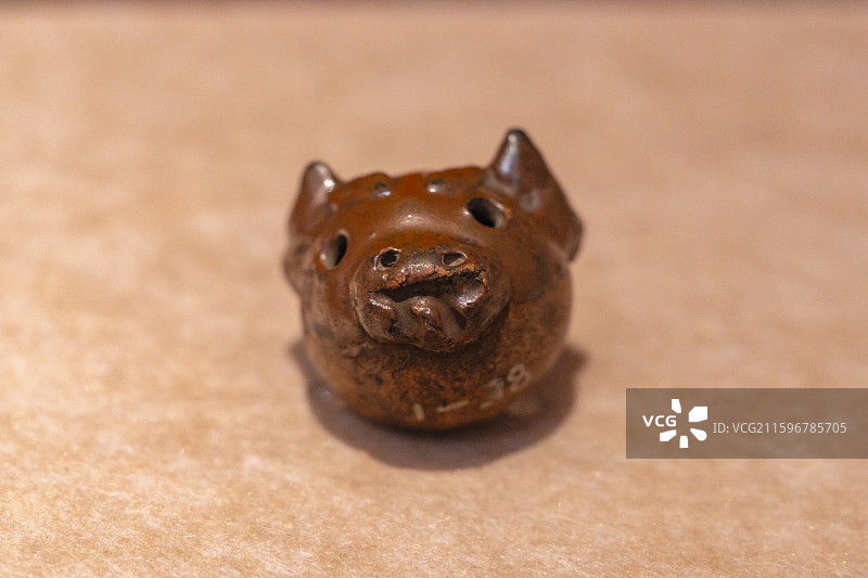 辽代酱釉猪首埙  内蒙古通辽市文博院藏图片素材