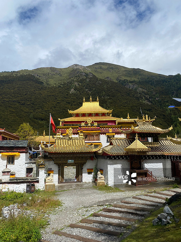 稻城亚丁冲古寺图片素材