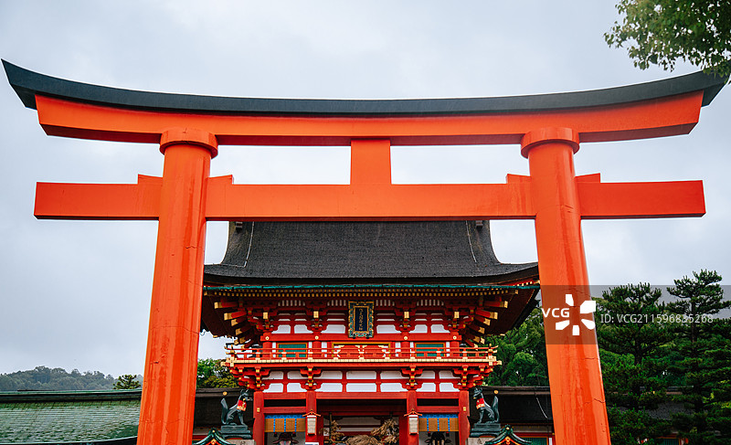日本京都伏见稻荷大社大门入口图片素材