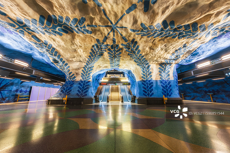 斯德哥尔摩地铁站Stockholms tunnelbana，洞穴式站台景观，世界上最长的艺术博物馆图片素材