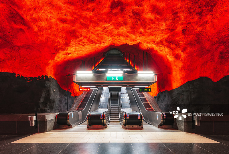 斯德哥尔摩地铁站Stockholms tunnelbana，洞穴式站台景观，世界上最长的艺术博物馆图片素材