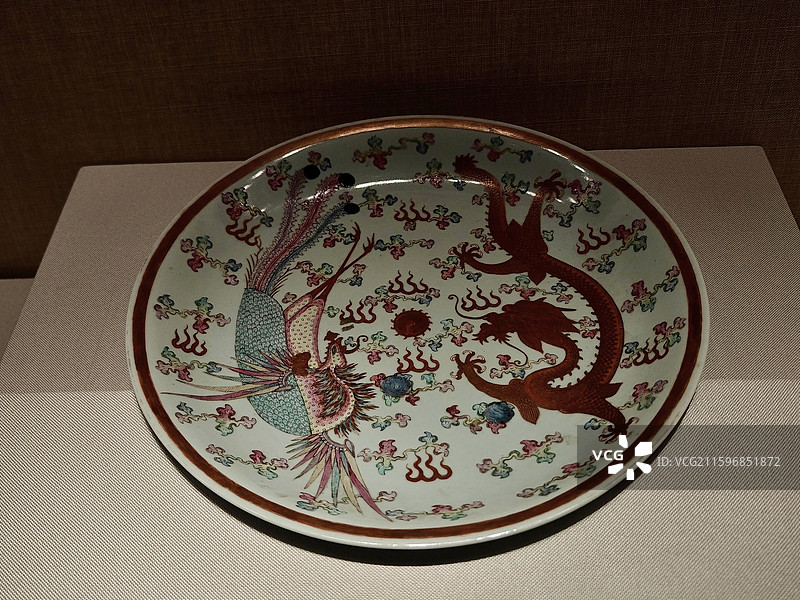 粉彩描金龙风纹盘 清光绪(1875-1908) 北京艺术博物馆藏 万寿寺图片素材