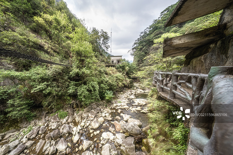 江西省上饶市婺源县大鄣山卧龙谷金庸武侠山谷山林山里峡谷自然风光图片素材