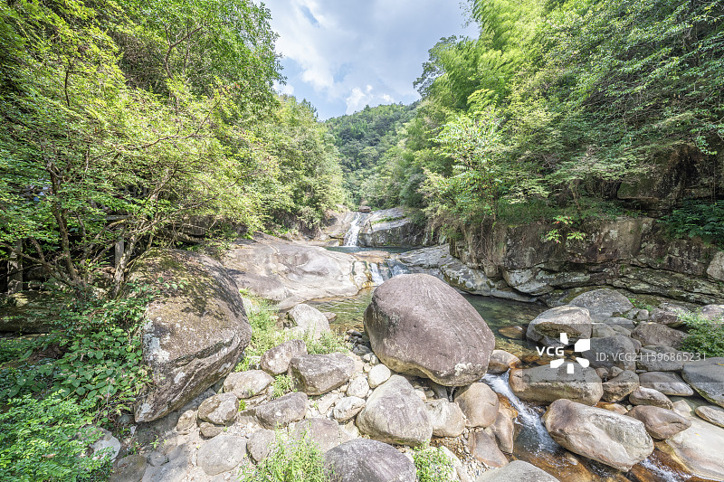 江西省上饶市婺源县大鄣山卧龙谷金庸武侠山谷山林山里峡谷自然风光图片素材