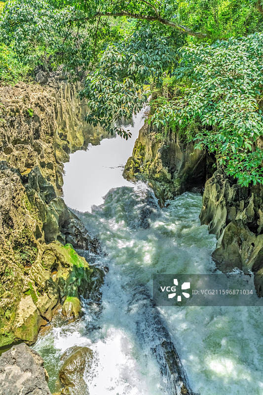 安顺市黄果树瀑布景区-5A级景区-贵州省安顺市镇宁布依族苗族自治县-世界著名大瀑布-黄果树大瀑图片素材