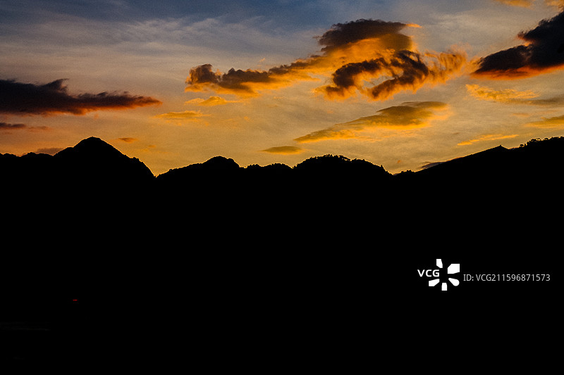 中国贵州遵义仁怀市茅台镇风光，酒城茅台镇风光，茅台镇日出，茅台彩虹桥，茅台红军桥，茅台杨柳湾古镇图片素材