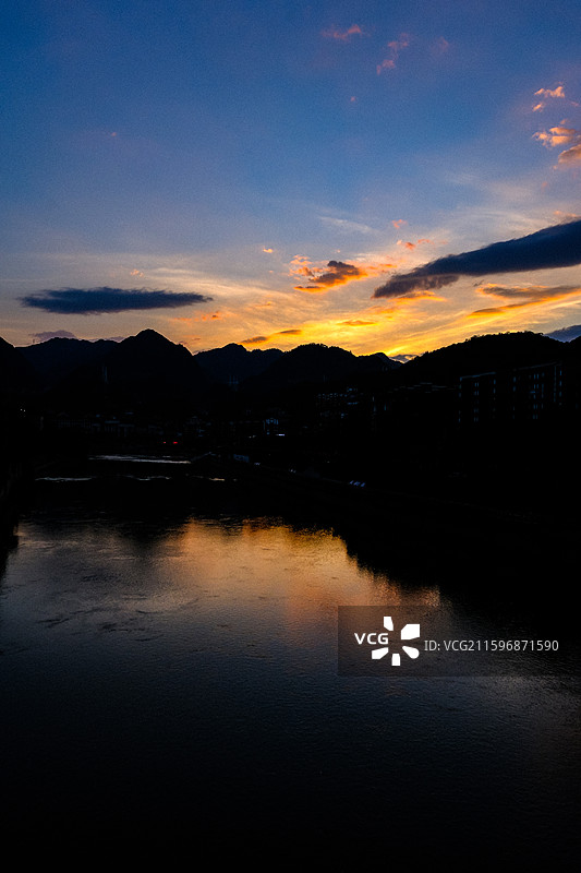 中国贵州遵义仁怀市茅台镇风光，酒城茅台镇风光，茅台镇日出，茅台彩虹桥，茅台红军桥，茅台杨柳湾古镇图片素材