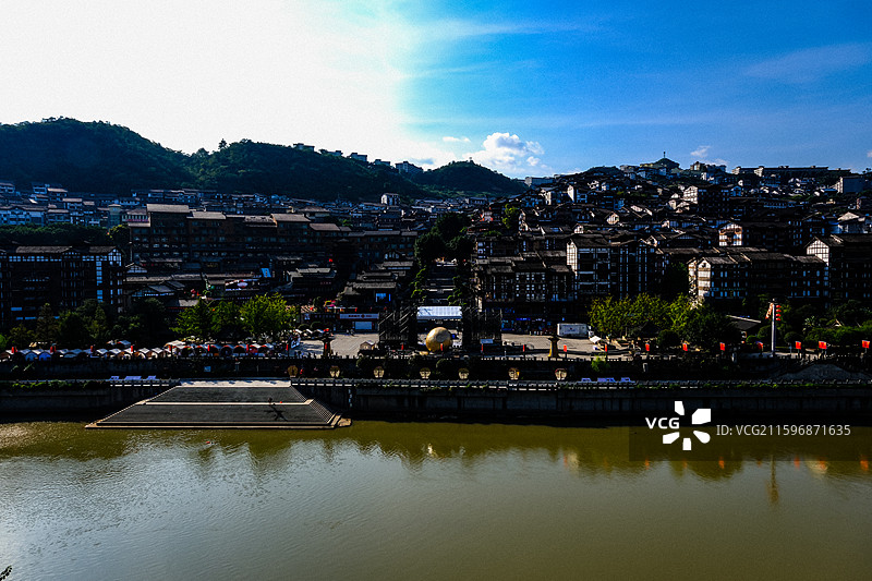 中国贵州遵义仁怀市茅台镇风光，酒城茅台镇风光，茅台镇日出，茅台彩虹桥，茅台红军桥，茅台杨柳湾古镇图片素材