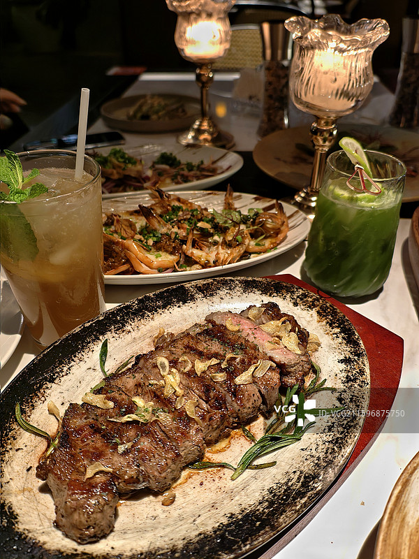 烛光晚餐（牛排 虾）图片素材