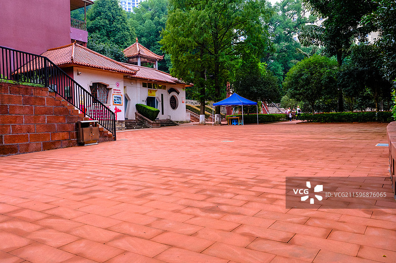 遵义赤水市四渡赤水红军烈士陵园，红军烈士永垂不朽纪念碑，毛泽东诗词长征书法石刻，四渡赤水纪念浮雕图片素材